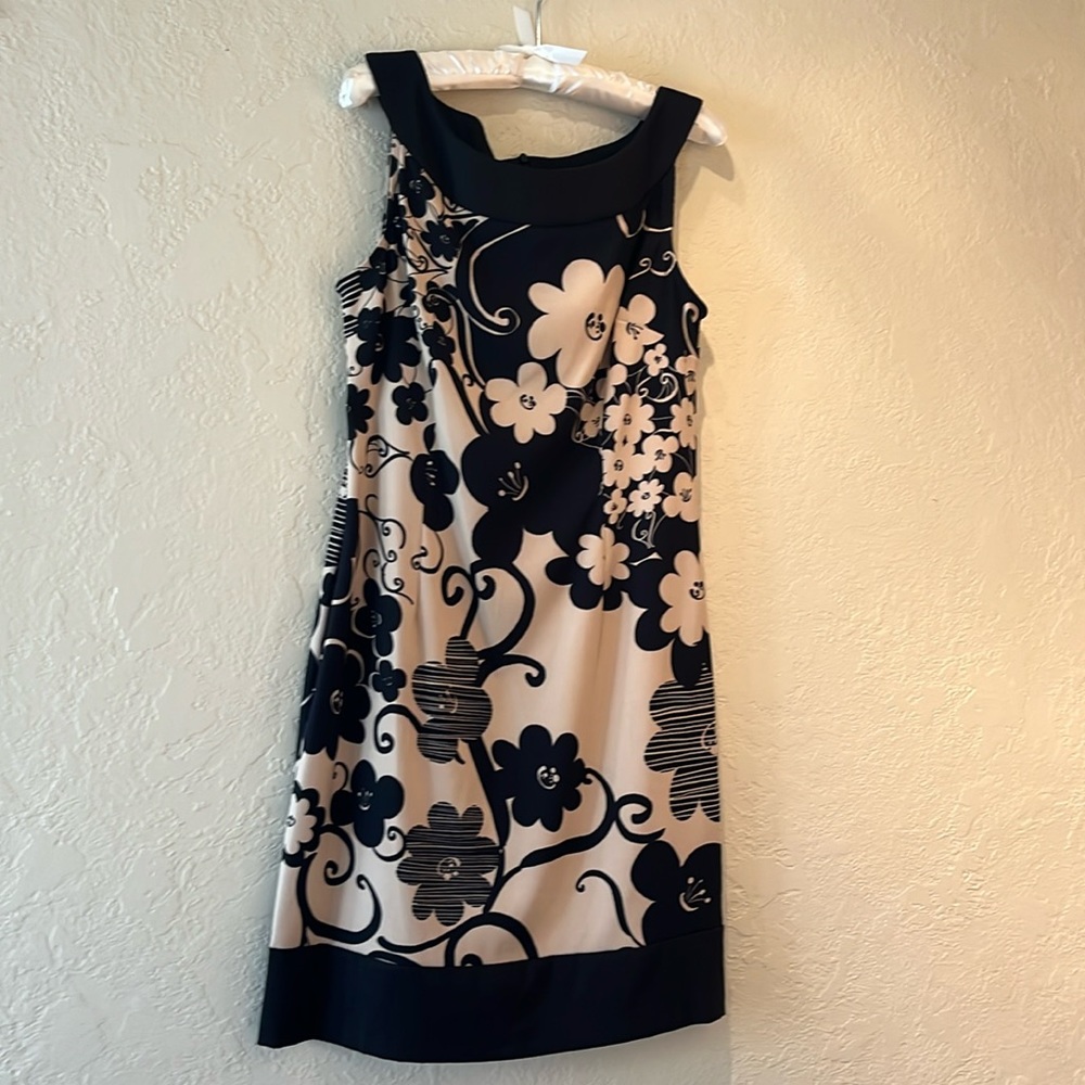 Knee length sleeveless dress NWOT